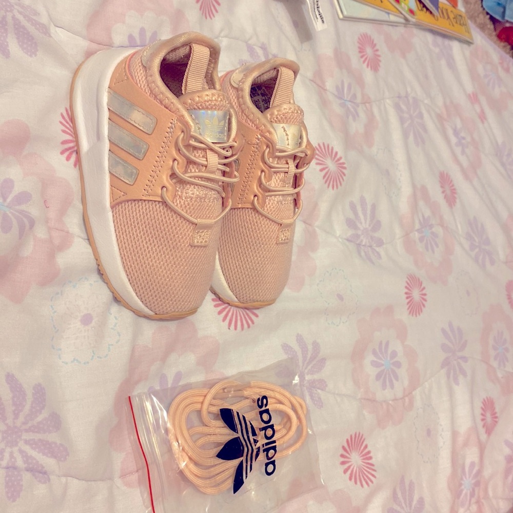Baby pink Baby girl toddlers Adidas slide on sneakers and comes new laces.